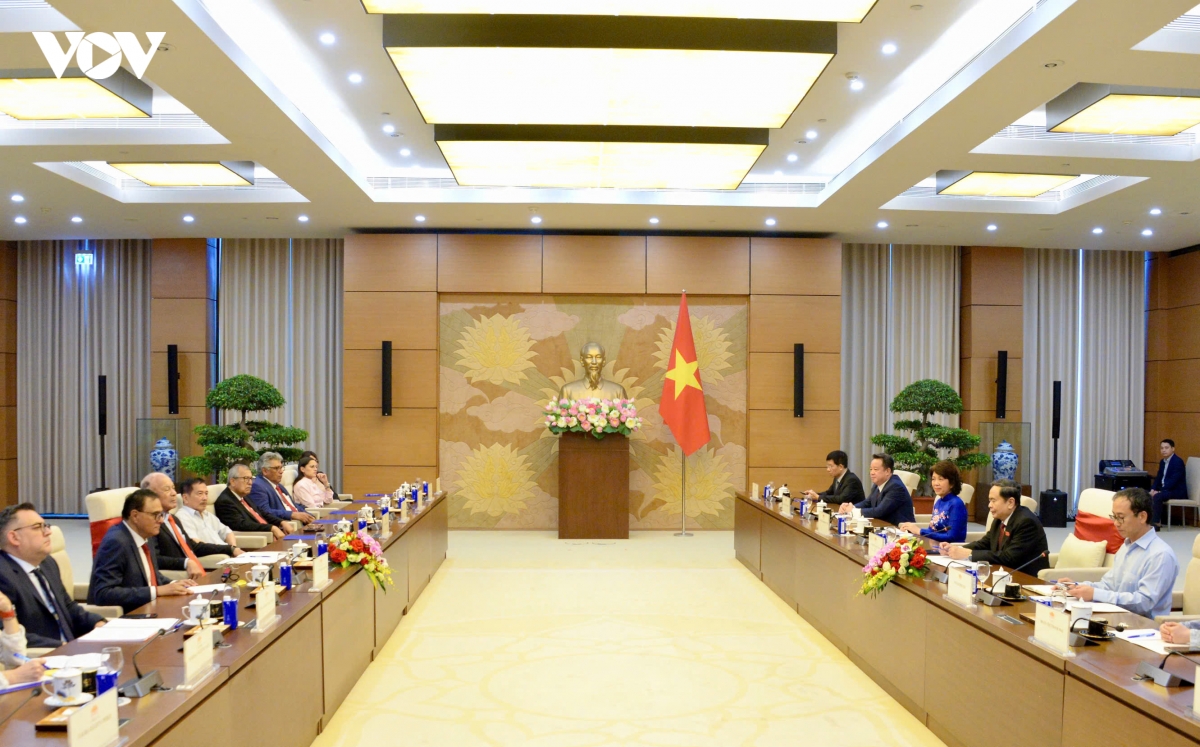 4-ctqh-tran-thanh-man-tiep-doan-mexico-4.jpg
