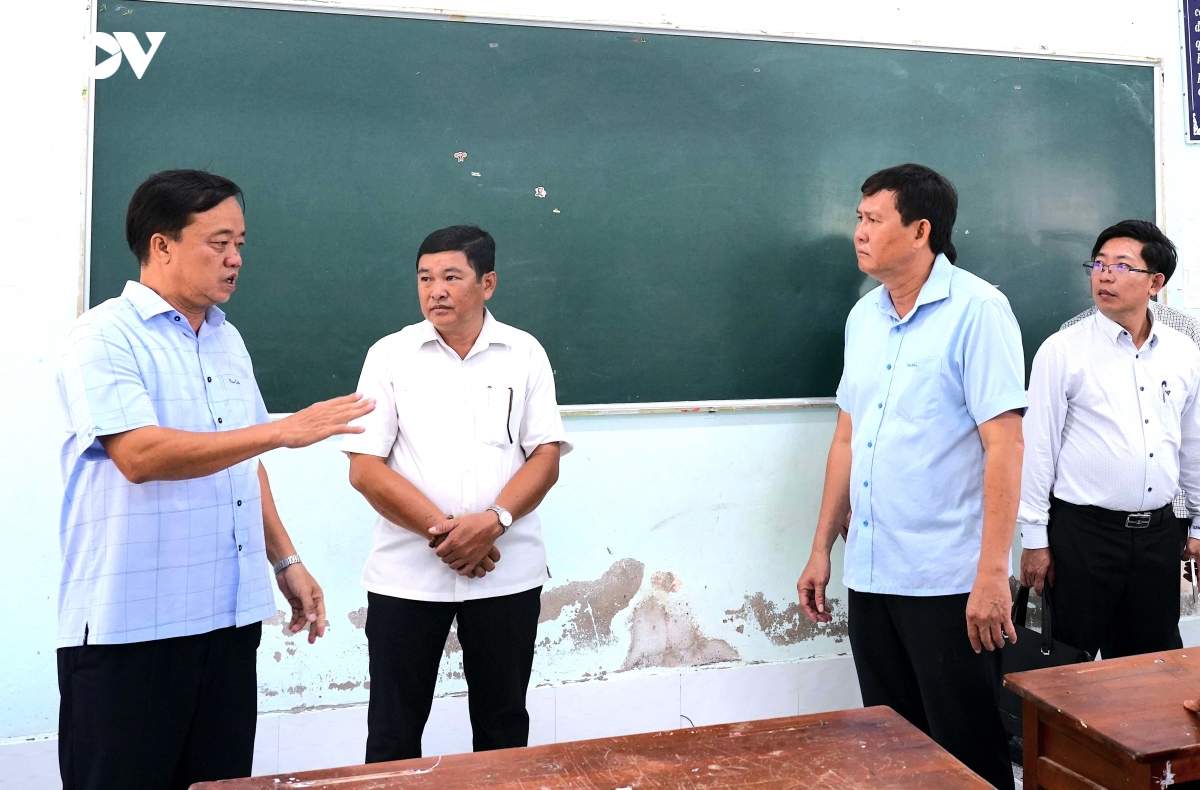 4-lanh-dao-tinh-uy-ca-mau-di-kiem-tra-cong-tac-chuan-bi-cho-nam-hoc-moi.jpg