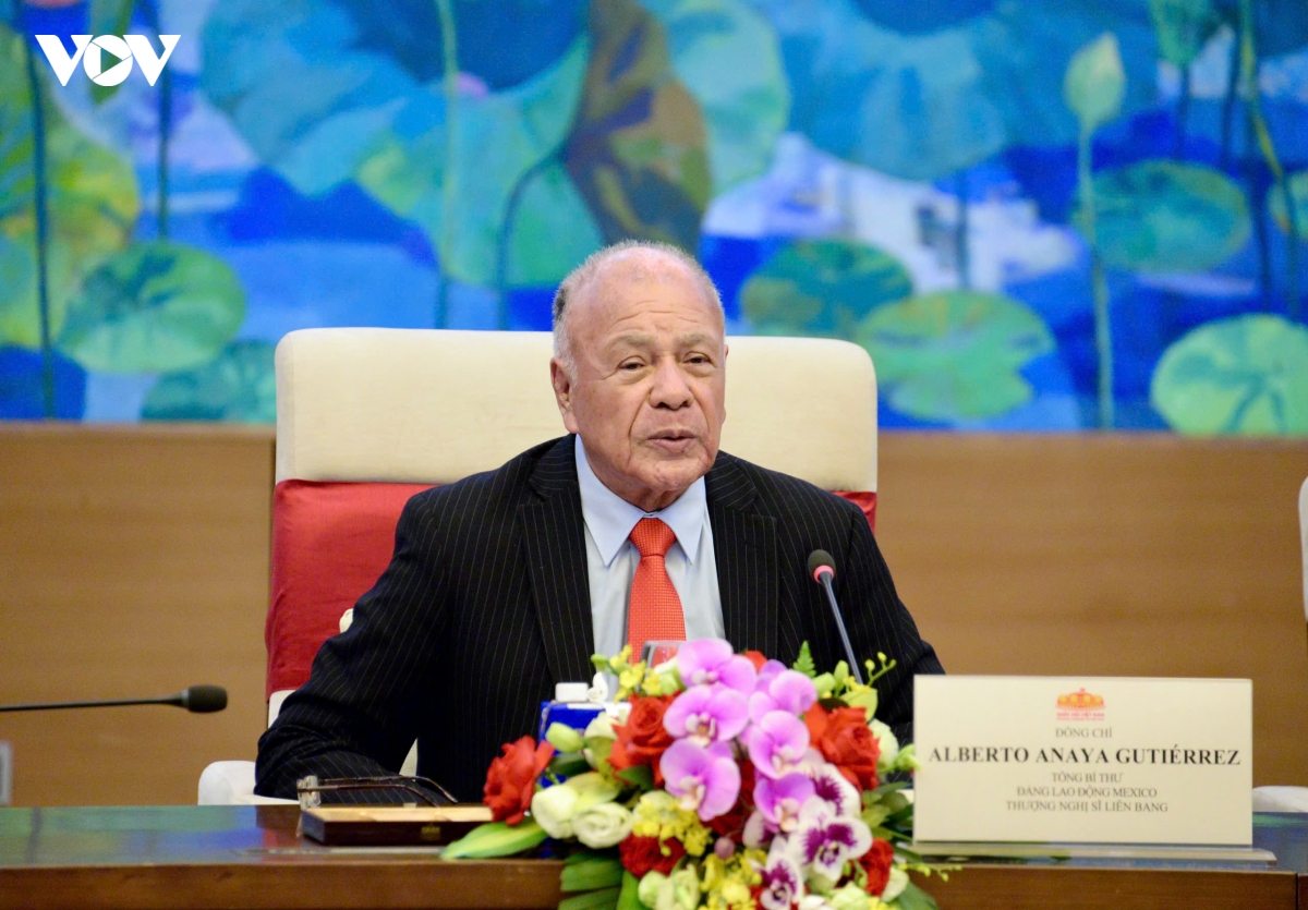 6-ctqh-tran-thanh-man-tiep-doan-mexico-9.jpg