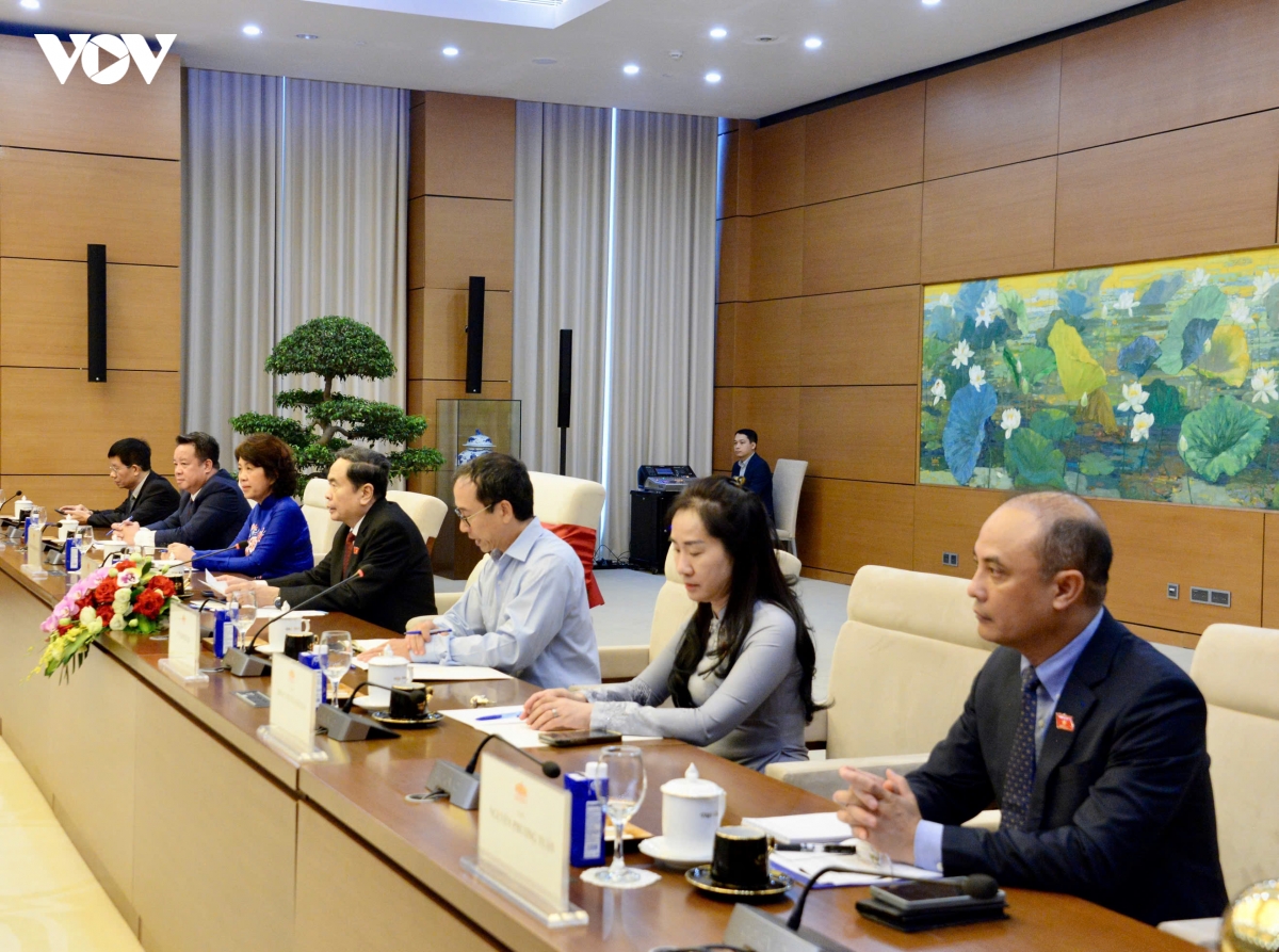 8-ctqh-tran-thanh-man-tiep-doan-mexico-1.jpg
