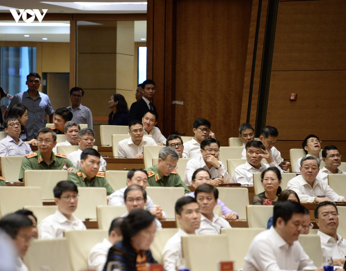 8-tbt-to-lam-can-bo-ban-bi-thu-quan-ly-1.jpg