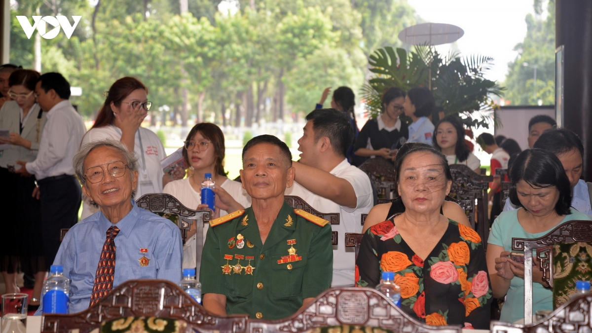 8.-cac-dai-bieu-cuu-chien-binh-tai-buoi-le-khai-mac.jpg
