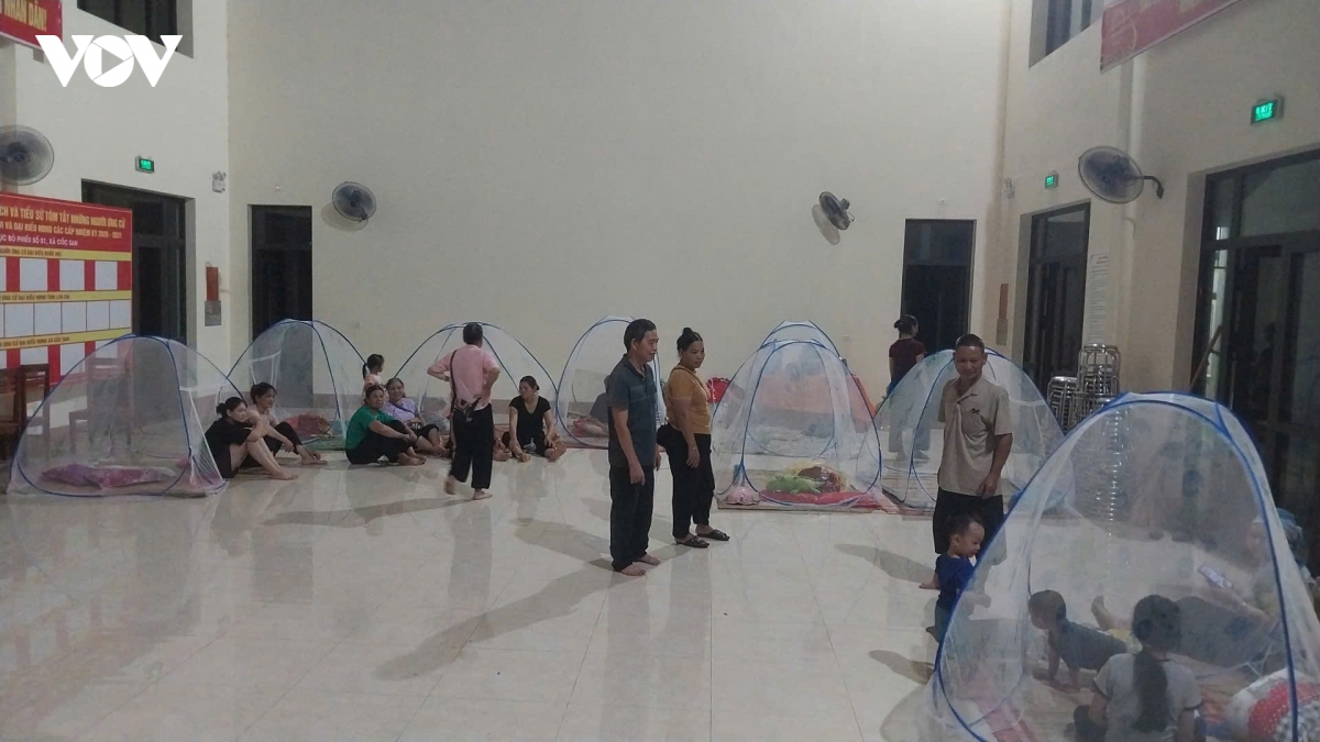 ba-con-thon-cum-ha-2-xa-coc-san-so-tan-ra-nha-van-hoa-tranh-sat-lo.jpg