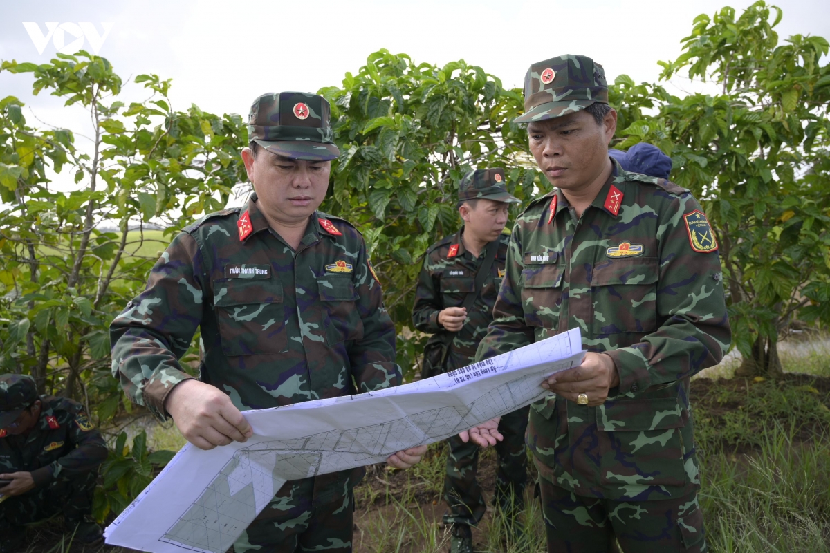 ban-chi-dao-515-tinh-an-giang-xac-minh-vi-tri-mo-cua-cac-liet-si-hy-sinh-tai-khu-vuc-nguoi-dan-cung-cap-thong-tin.jpg