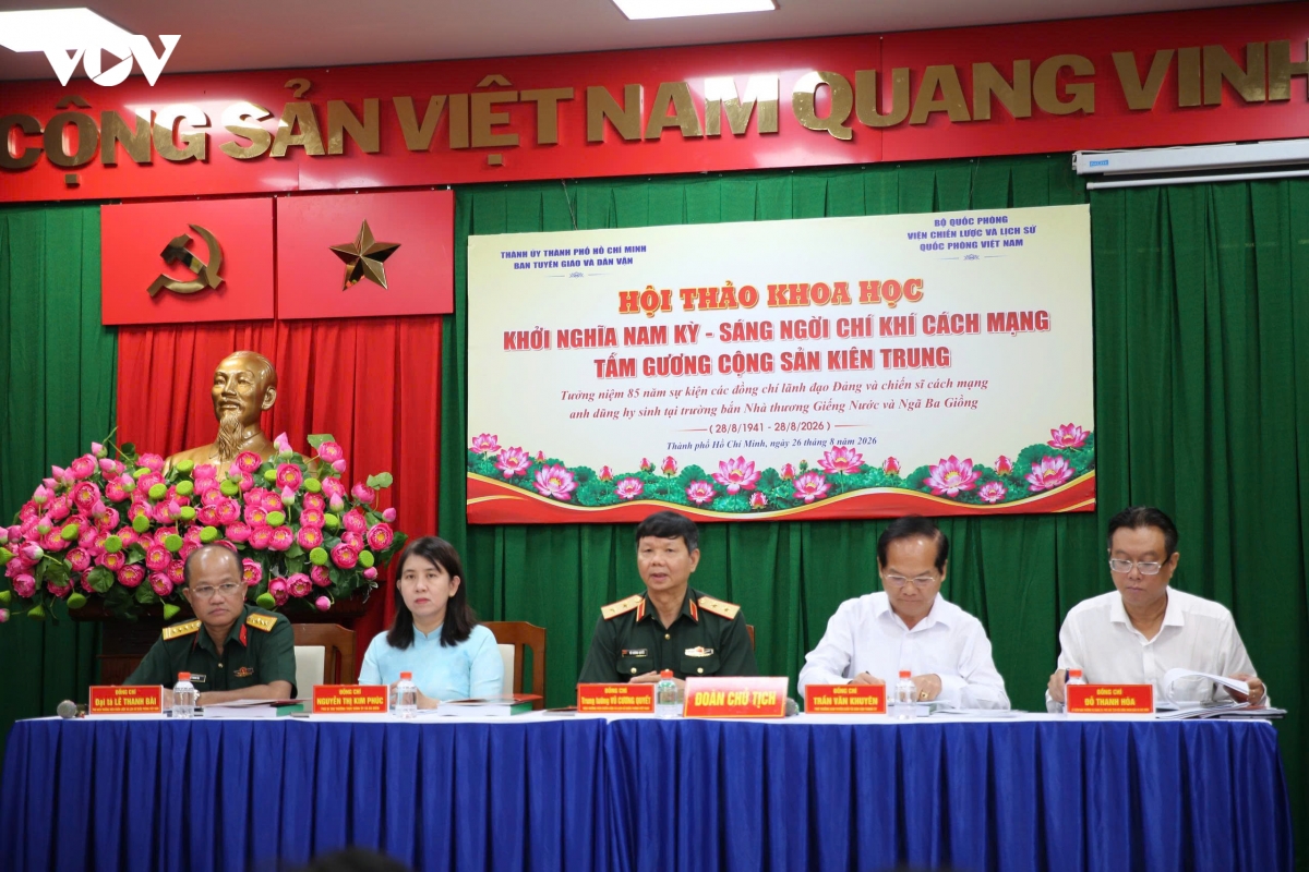 ban-to-chuc-hoi-thao-nhan.jpg