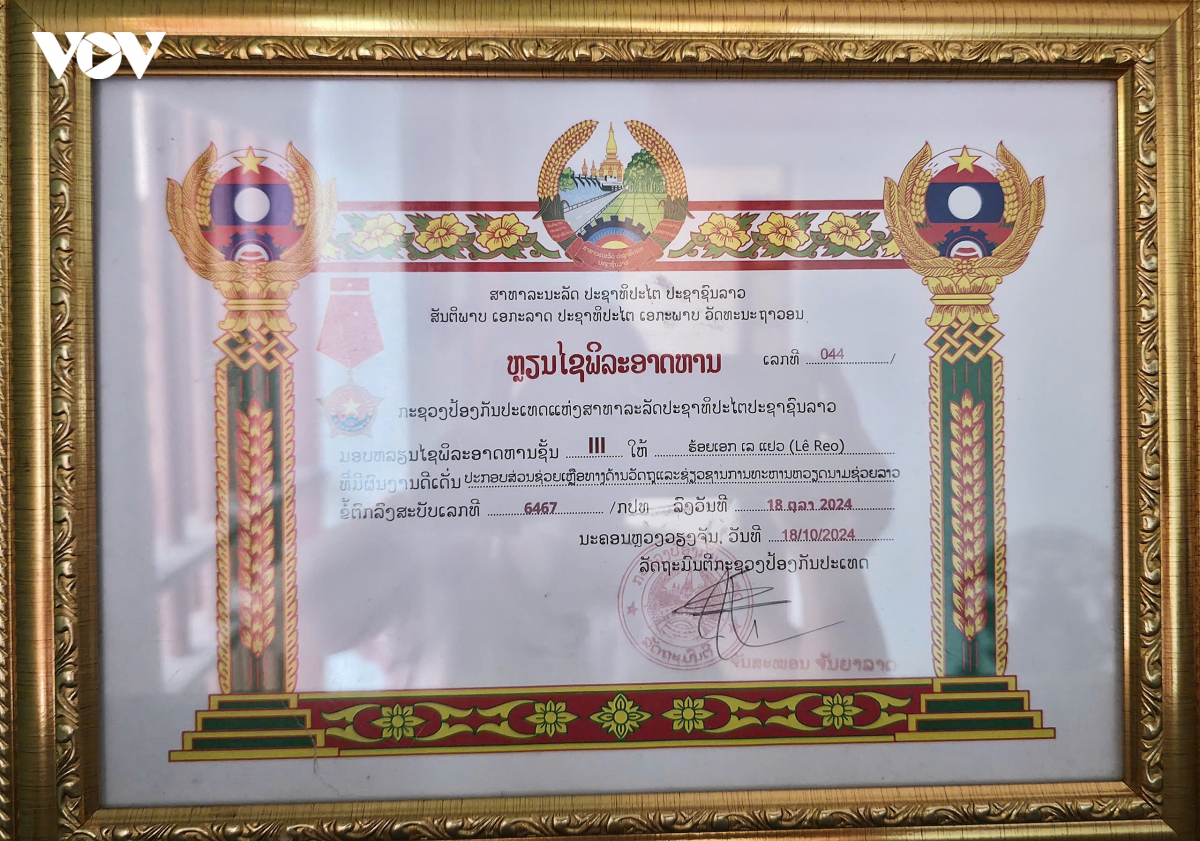 bang-khen-lao.jpg