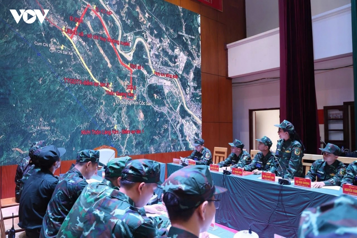 bat-xat-dua-mo-hinh-thon-so-vao-dien-tap-phong-thu-dan-su.jpg