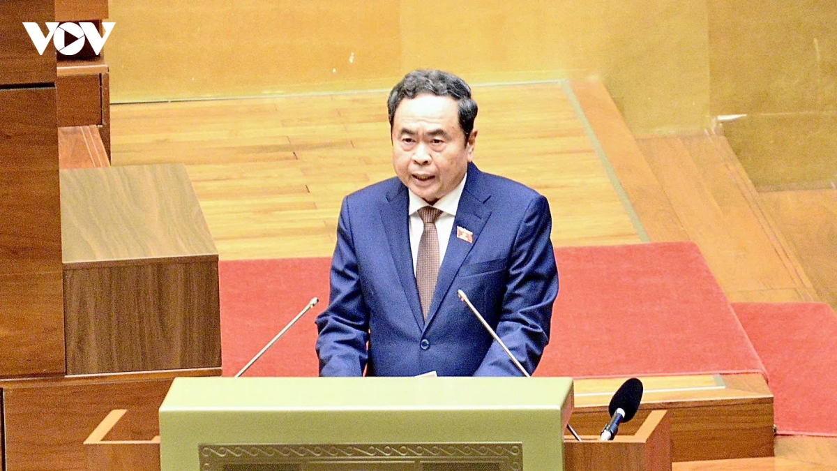 be-mac-ky-hop-khong-thuong-le-lan-thu-nhat-1-1.jpg