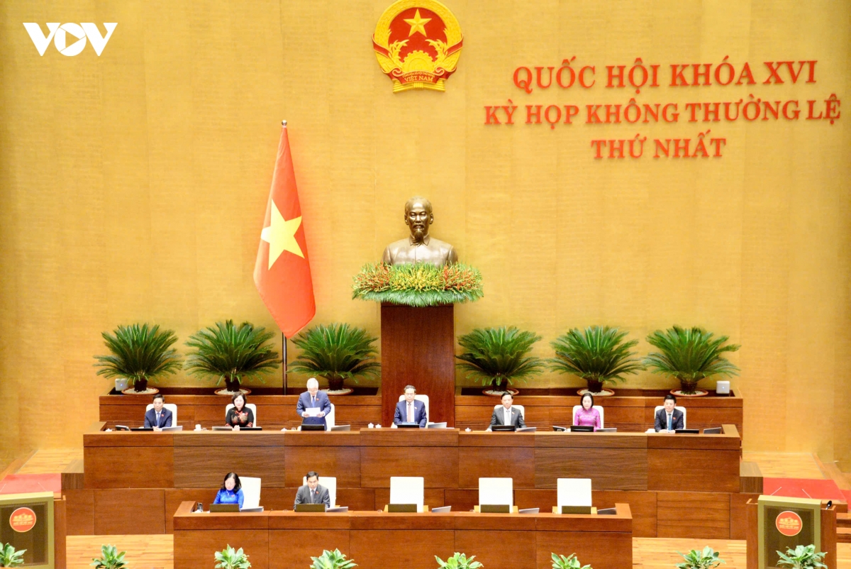 be-mac-ky-hop-khong-thuong-le-lan-thu-nhat-4.jpg