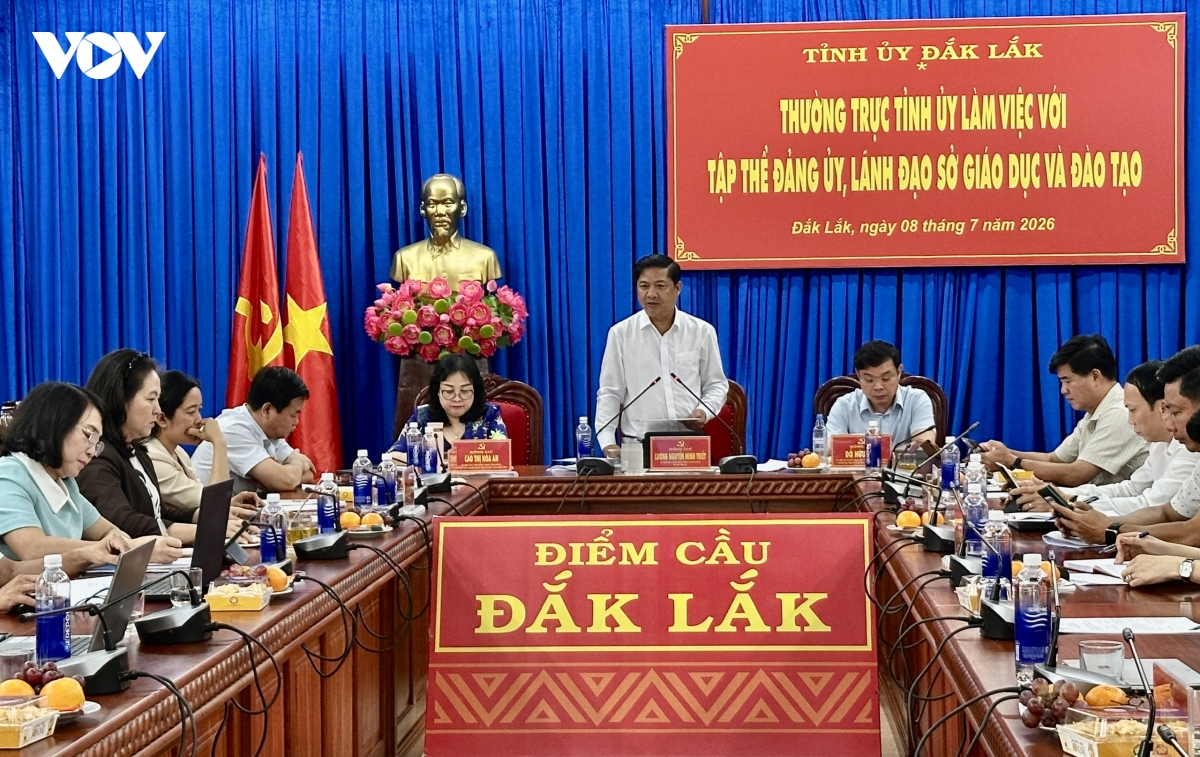 bi-thu-tinh-uy-dak-lak-yeu-cau-qua-trinh-to-chuc-lai-truong-lop-dien-ra-on-dinh-khong-anh-huong-den-hoc-sinh.jpg