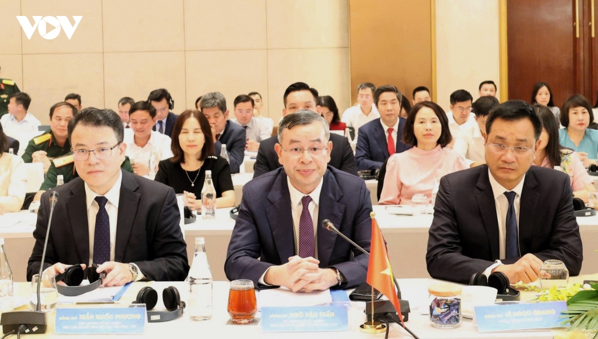 bo-truong-bo-tai-chinh-viet-nam-chu-tich-uy-ban-hop-tac-viet-nam-lao-ngo-van-tuan-giua-dong-chu-tri-hoi-nghi.jpg