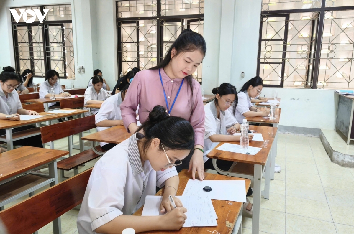 can-nang-cao-chat-luong-day-va-hoc-sau-sap-xep-he-thong-truong-lop.jpg