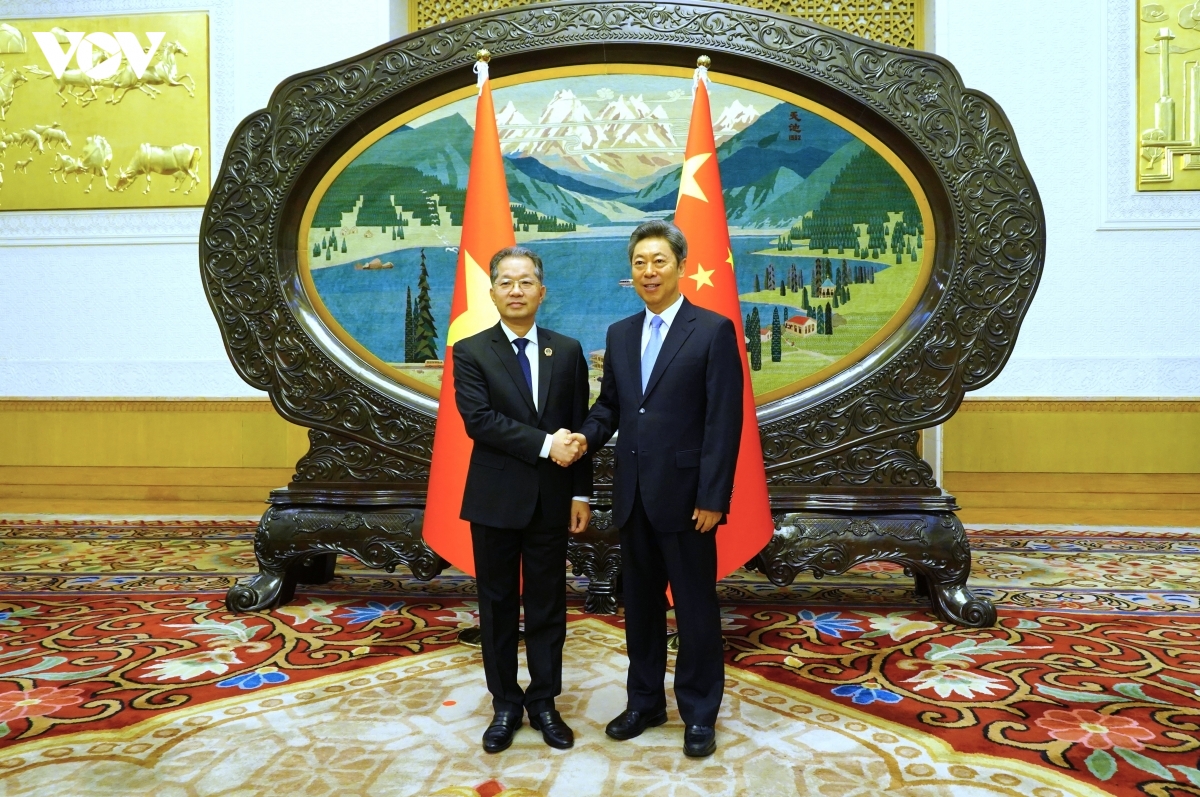 chanh-an-nguyen-van-quang-trai-va-bi-thu-uy-ban-chinh-phap-trung-quoc-tran-van-thanh-phai.jpg