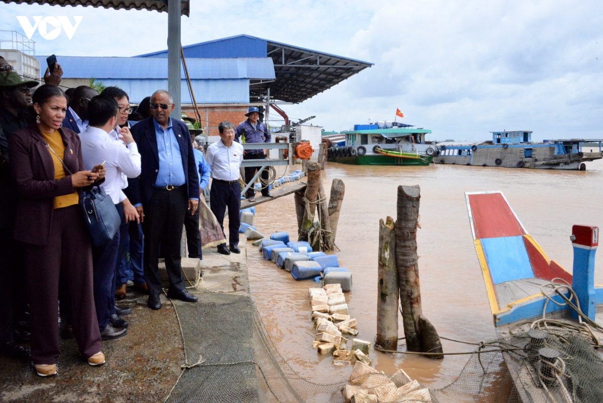 chu-tich-quoc-hoi-bo-bien-nga-tham-can-tho-2.jpg