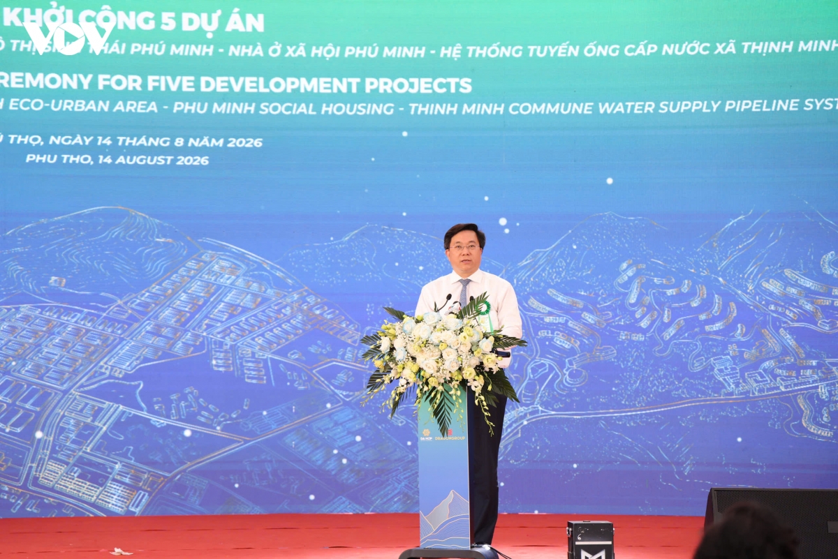 chu-tich-ubnd-tinh-phu-tho-tran-duy-dong-phat-bieu-tai-buoi-le.jpg