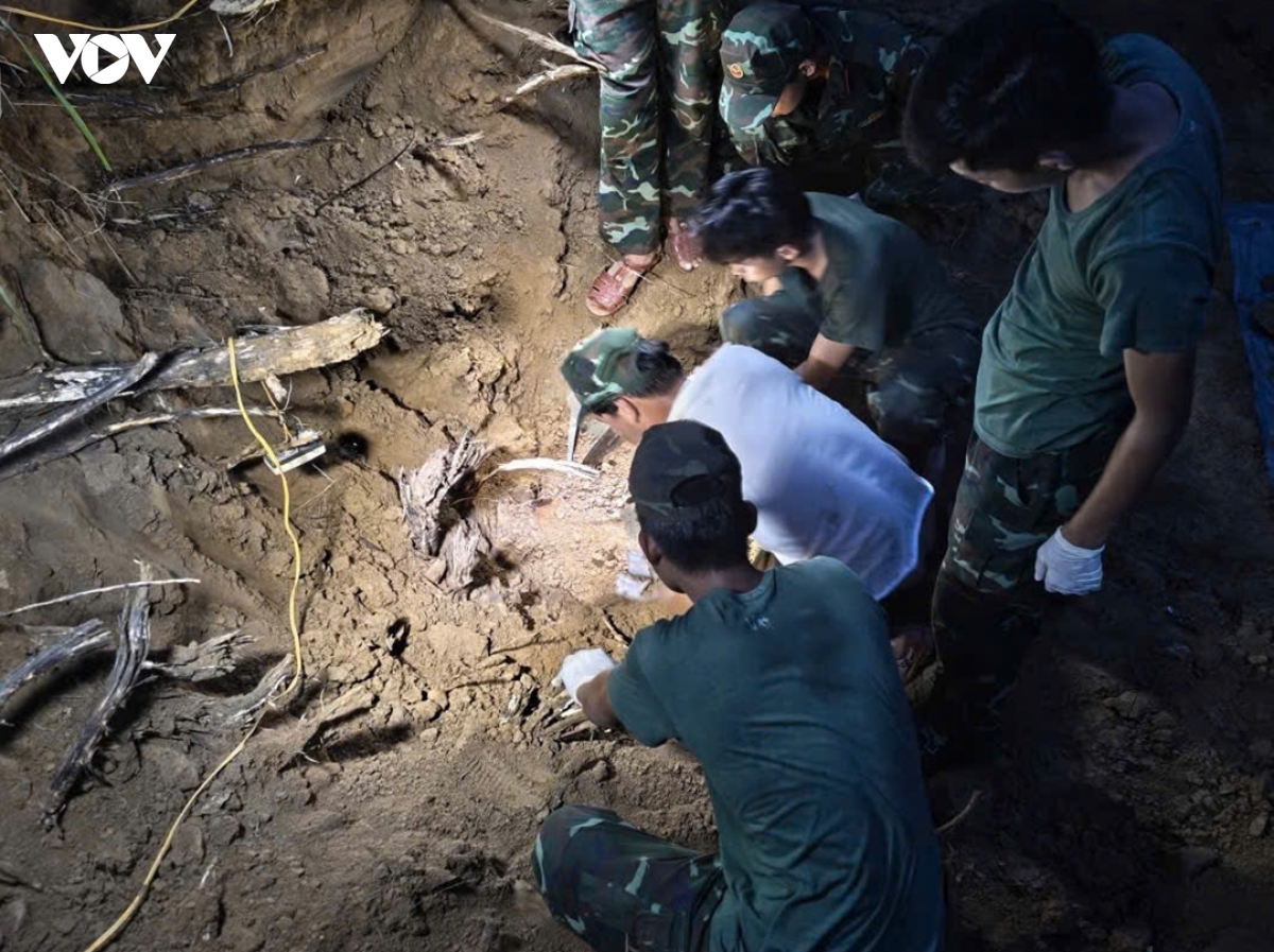 cong-tac-tim-kiem-trong-hang.jpg