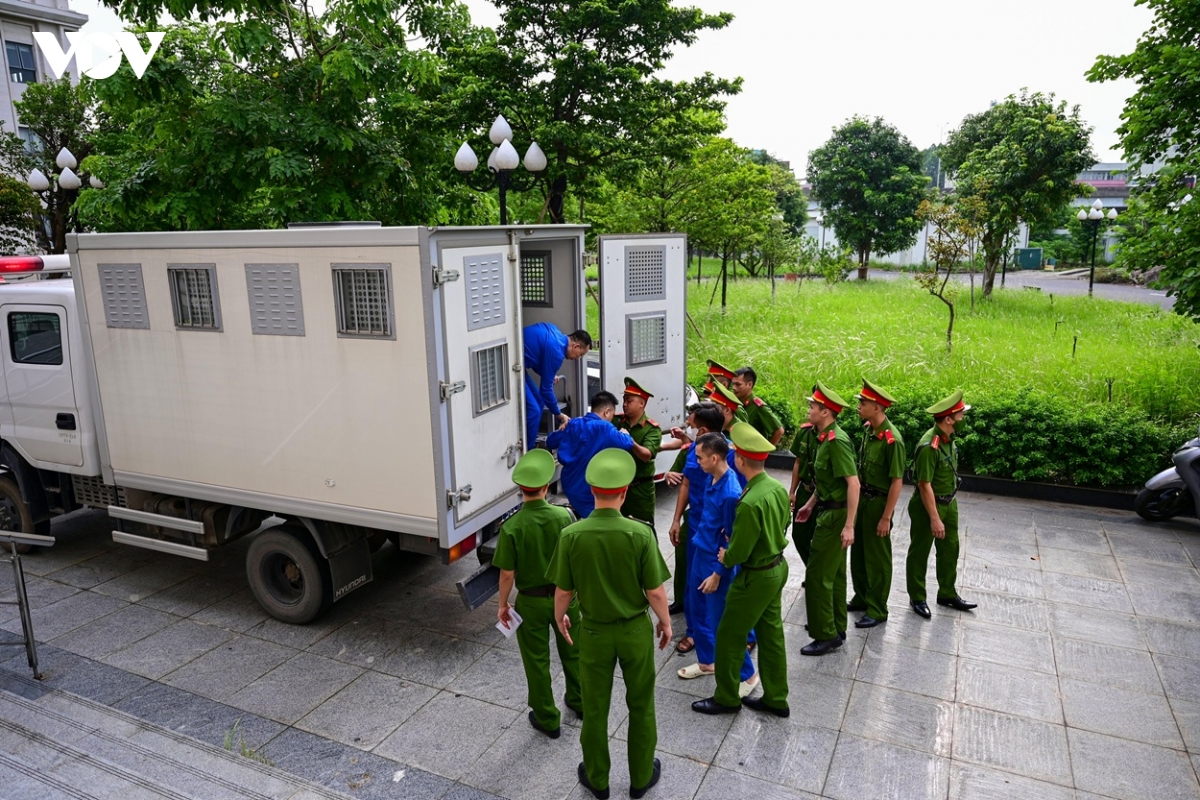 cuu-thu-truong-1.jpg