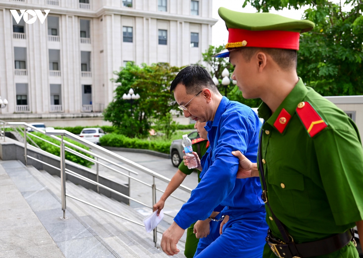 cuu-thu-truong-4.jpg