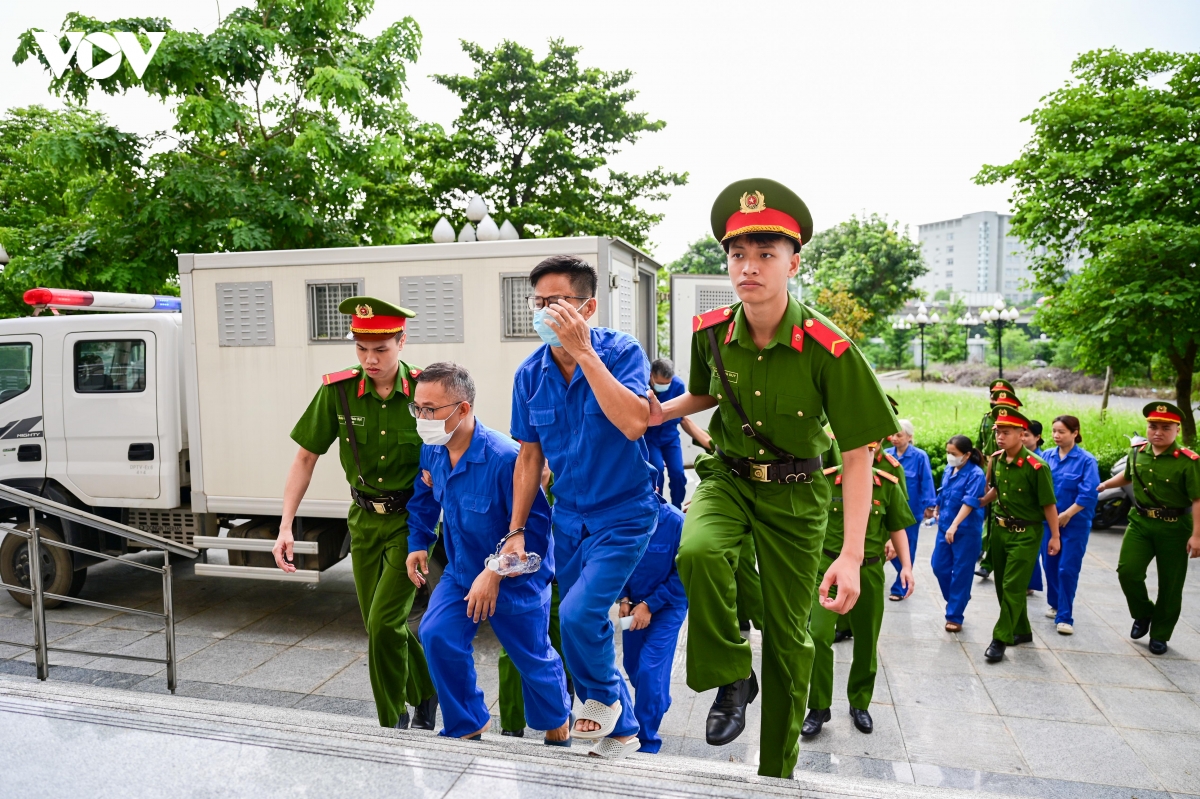 cuu-thu-truong-5.jpg