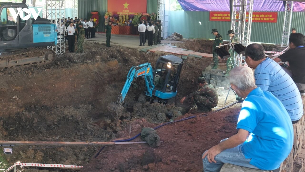Tiếp tục mở rộng khu vực tìm kiếm hài cốt liệt sĩ tại Công viên Lê Thị Riêng (Ảnh: Duy Phương)