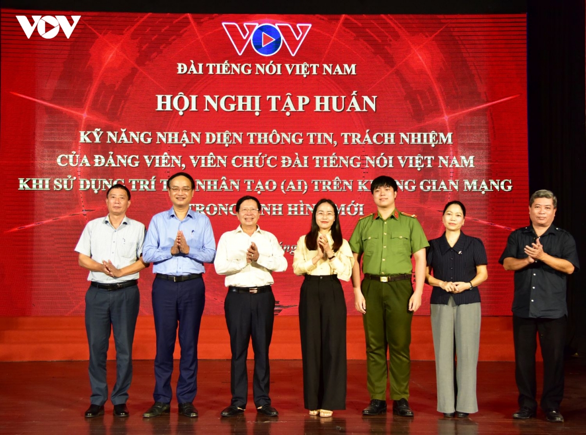 dai-bieu-chup-anh-luu-niem-ct.jpg
