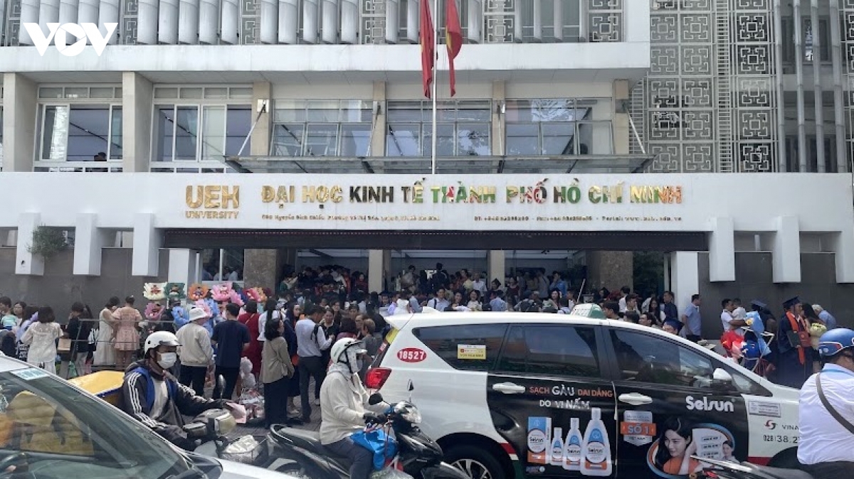 di-doi-truong-dai-hoc-benh-vien-khoi-13-quan-noi-thanh-tphcm.jpg