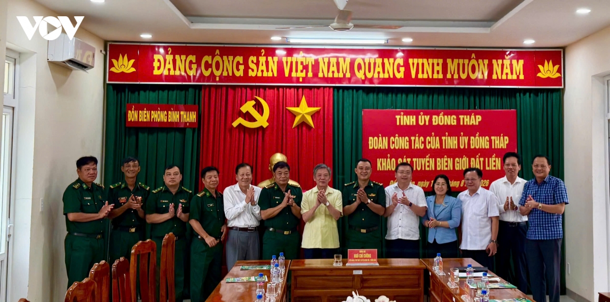 doan-cong-tac-cua-tinh-uy-dong-thap-tham-luc-luong-bien-phong-vung-bien-gioi.jpg