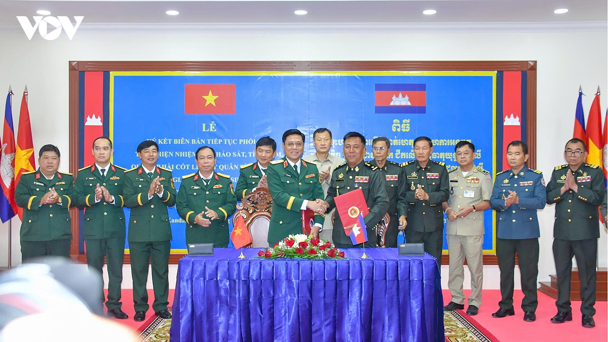 doan-cong-tac-quan-khu-9-ky-ket-voi-tinh-kan-dal-campuchia.jpg