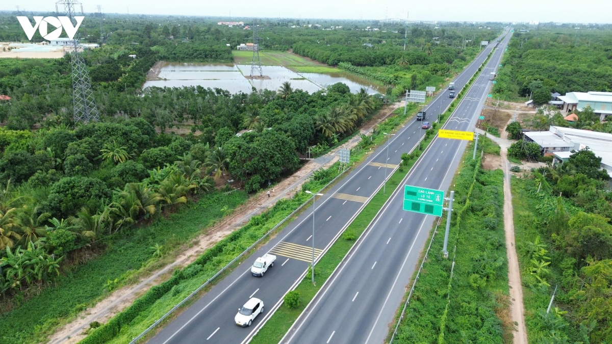 dong-thap-phan-dau-den-nam-2030-xay-dung-them-124-km-duong-cao-toc.jpg