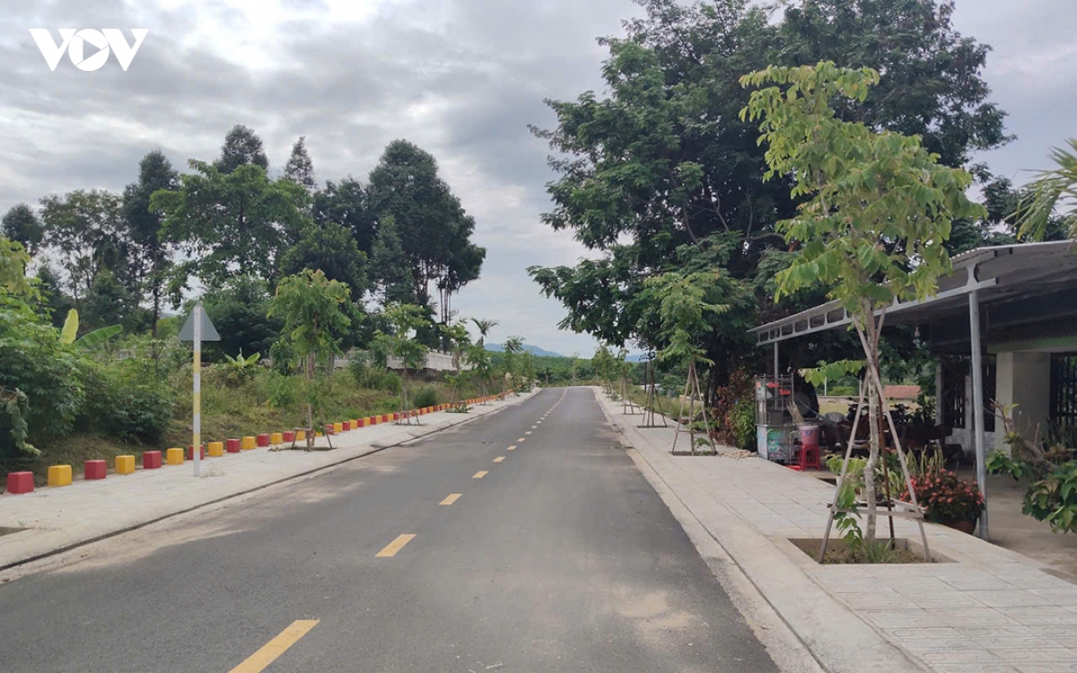duong-thon-xom-o-ba-vinh-khang-trang-dep-de.jpg