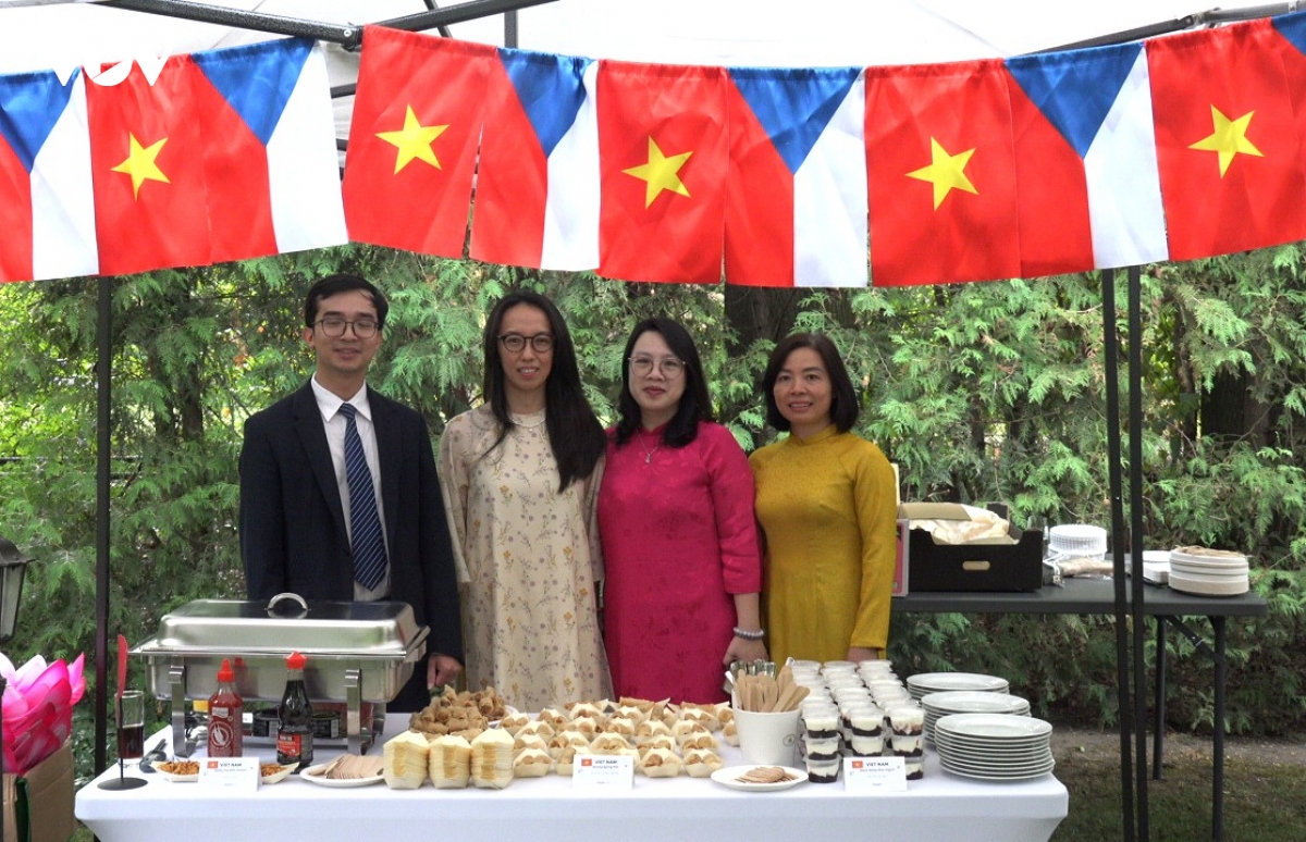 gian-hang-am-thuc-viet-nam-noi-bat-tai-su-kien.jpg