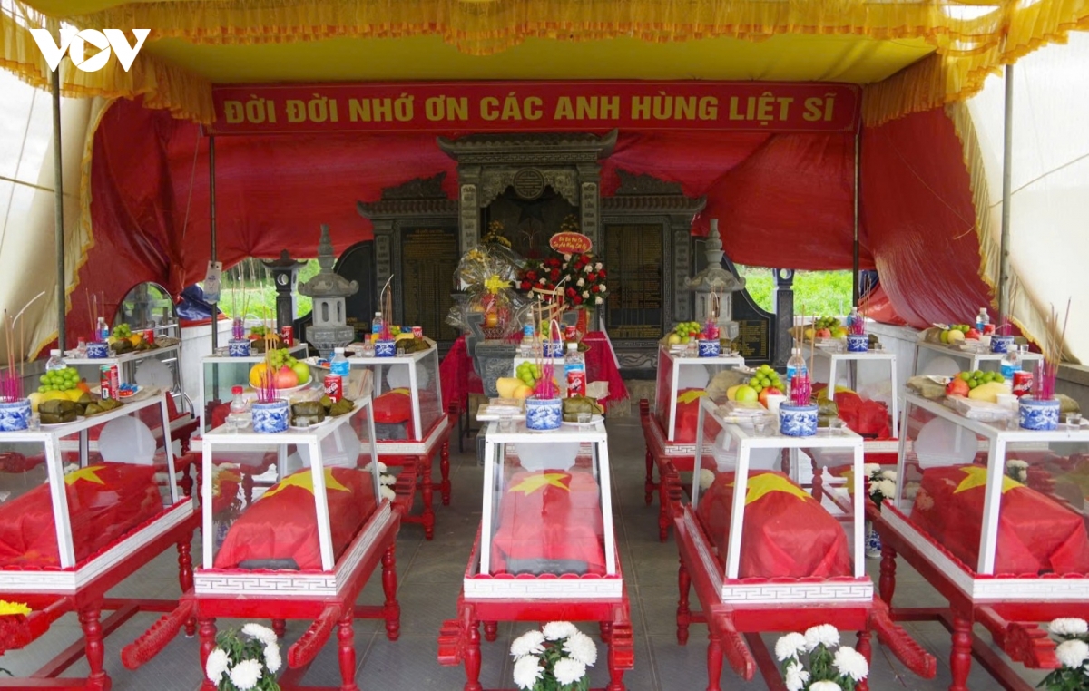 hai-cot-liet-si-duoc-tim-thay-o-khu-vuc-cau-nhi-duoc-quan-tai-nha-bia-tuong-niem-liet-si-trung-doan-88-su-doan-308.jpg
