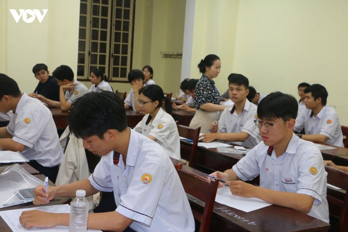 hoc-sinh-o-hue.jpg