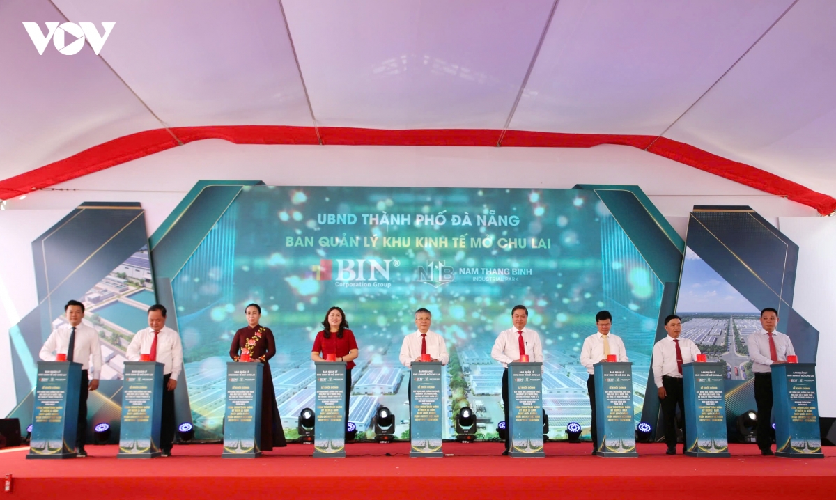 lanh-dao-thanh-pho-da-nang-va-chu-dau-tu-thuc-hien-nghi-thuc-bam-nut-khoi-cong-du-an.jpg