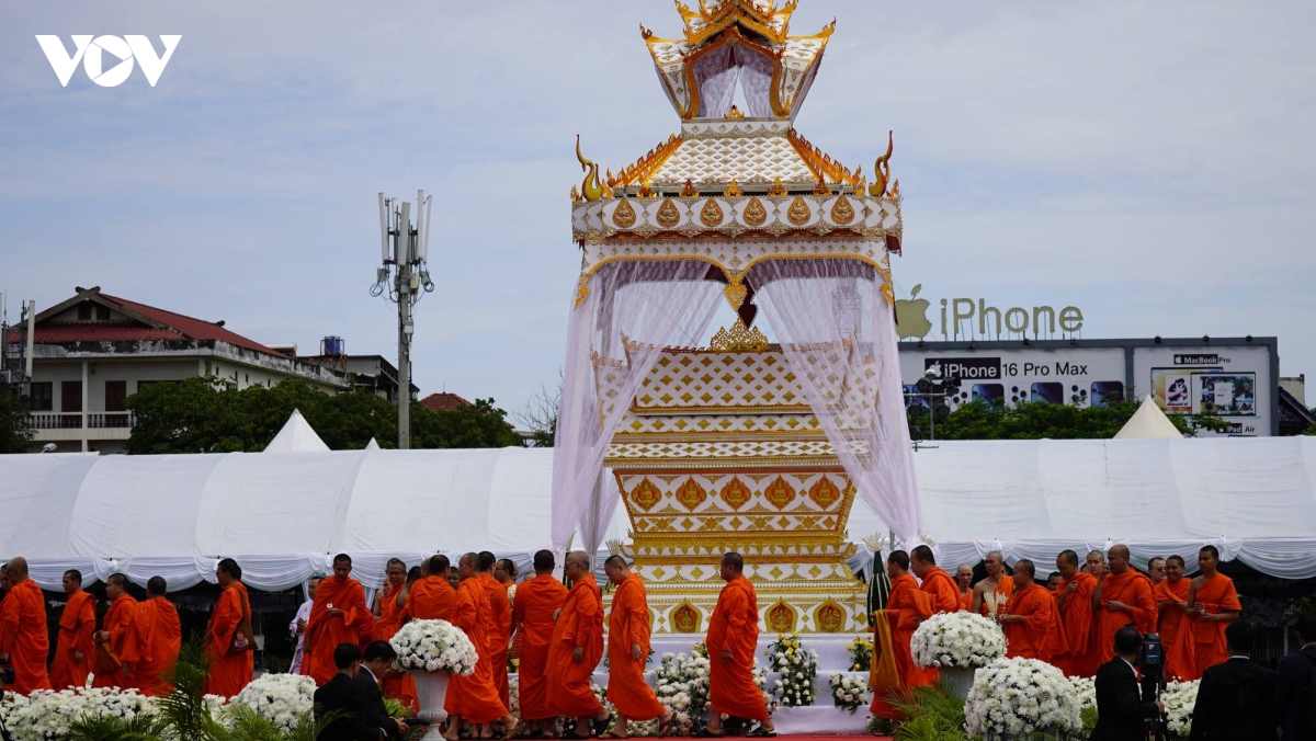 le-truy-dieu-chu-tich-quoc-hoi-lao-5-1.jpg