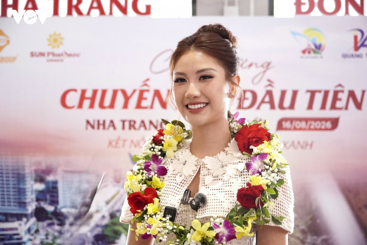 nguyen-hoang-phuong-linh-chia-se-trai-nghiem-tren-chuyen-bay-dau-tien-cam-ranh-dong-hoi.jpg