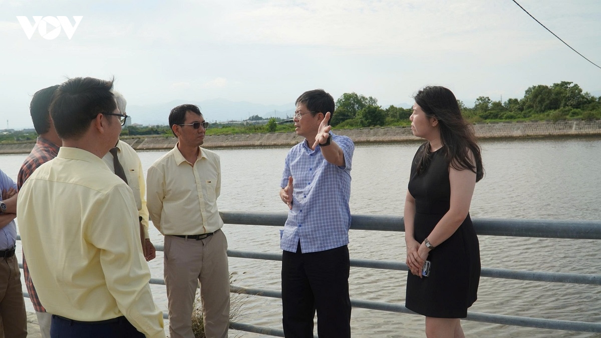 ong-nguyen-hong-hai-cung-doan-cong-tac-khao-sat-thuc-dia-cong-vien-rung-ngap-man.jpg