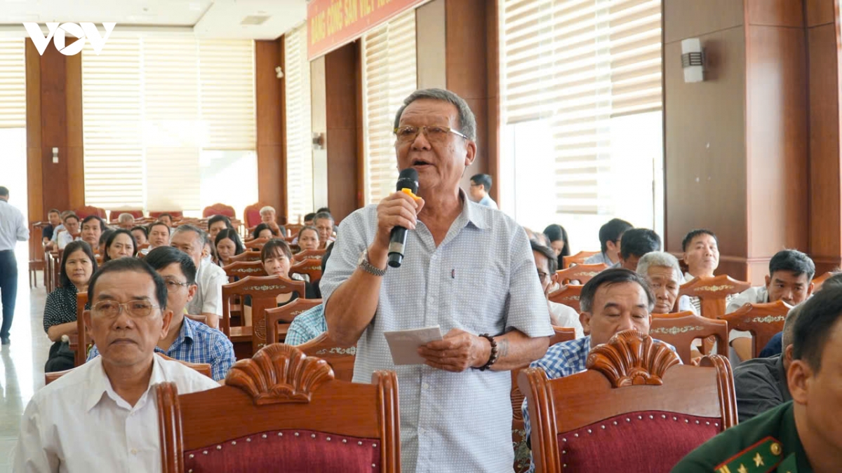 ong-pham-anh-tuan-tiep-xuc-cu-tri-quy-nhon-anh-1-.jpg