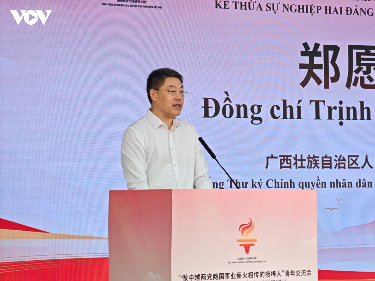 ong-trinh-nguyen-dong-pho-tong-thu-ky-chinh-quyen-nhan-dan-khu-tu-tri-dan-toc-choang-quang-tay-phat-bieu-tai-buoi-giao-luu.jpg