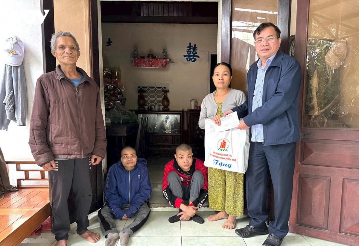 ong_nguyen_van_an_trao_quax_20260811103552.jpg