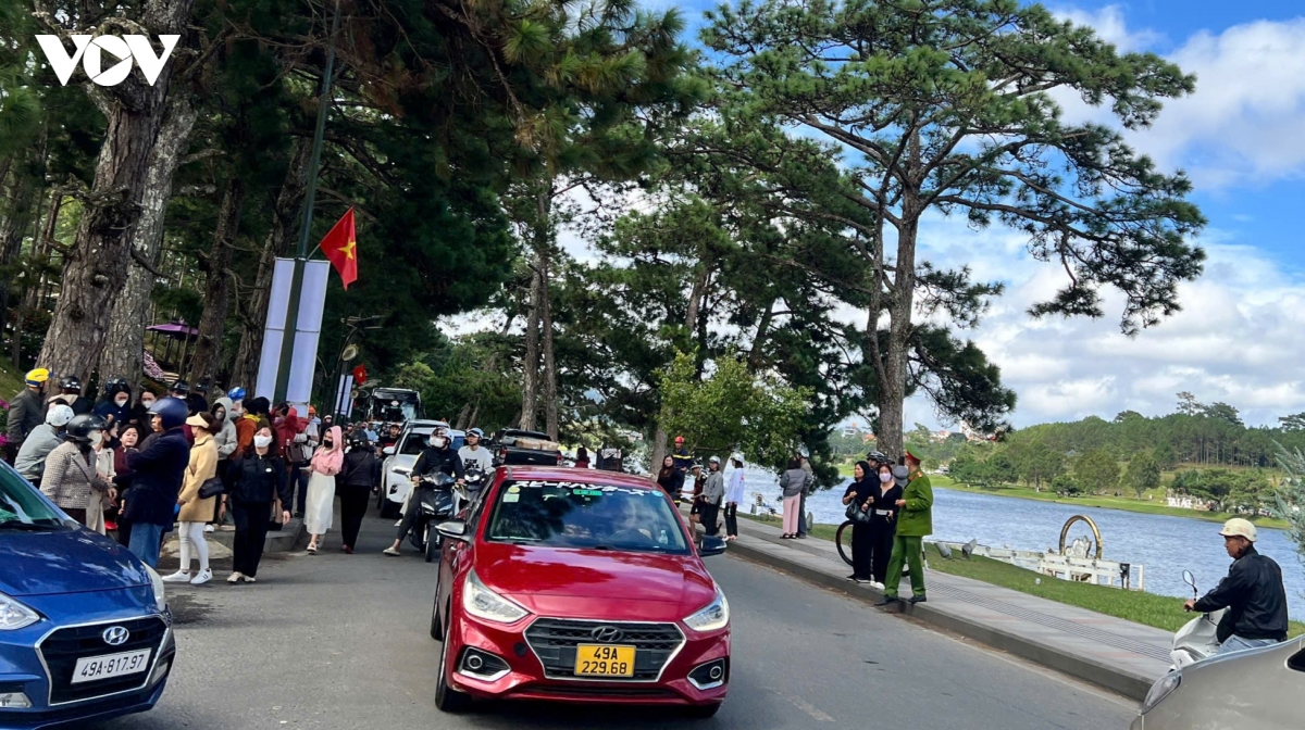 phat-hien-thi-the-nu-ke-toan-tren-ho-xuan-huong-dalat-1.jpg