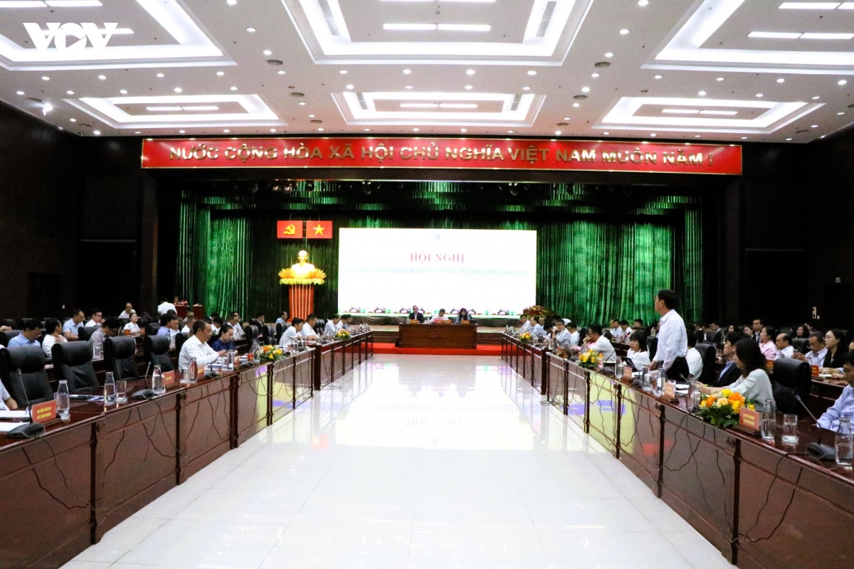 quang-canh-hoi-nghi_0.jpg