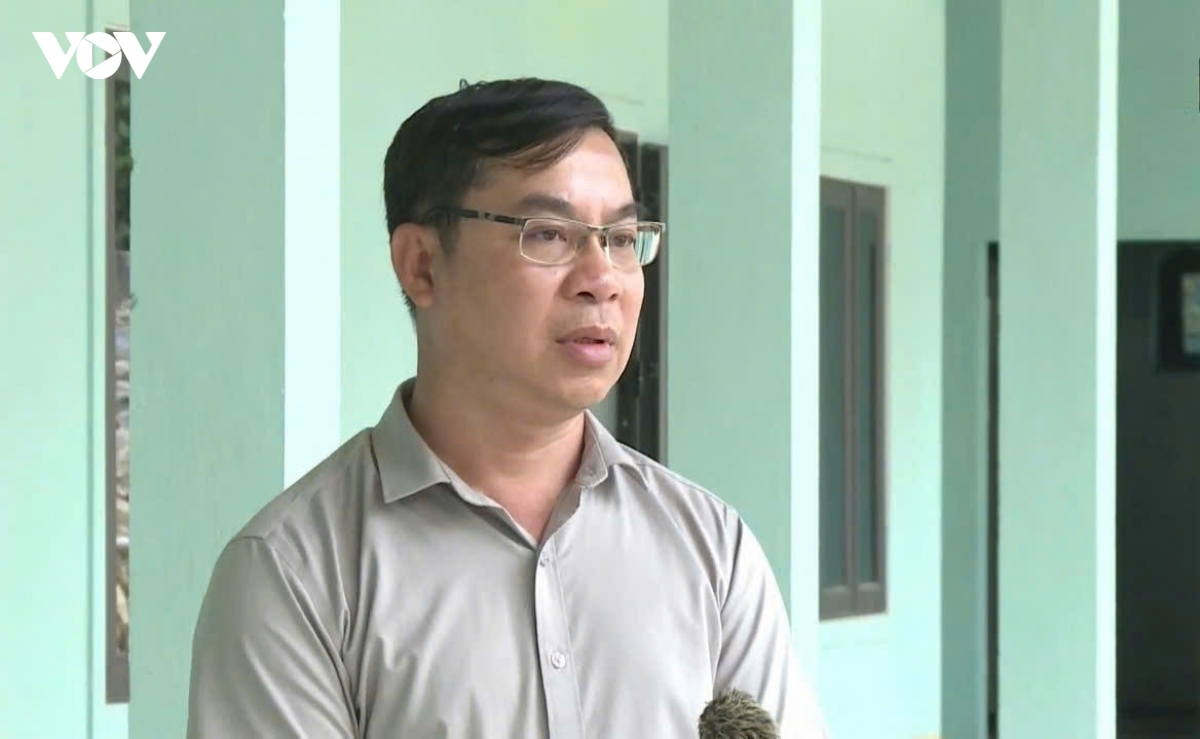 thay-giao-kha-van-thong-hieu-truong-truong-pho-thong-dan-toc-ban-tru-tieu-hoc-nga-my-tinh-nghe-an.jpg