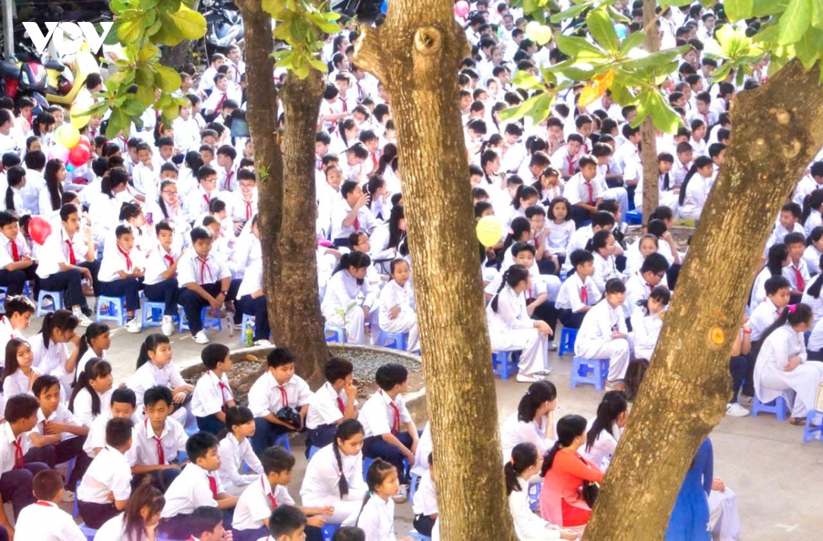 tinh-dong-thap-khan-truong-sap-xep-truong-hoc-khong-de-anh-huong-den-cong-tac-day-va-hoc-trong-nam-hoc-moi.jpg