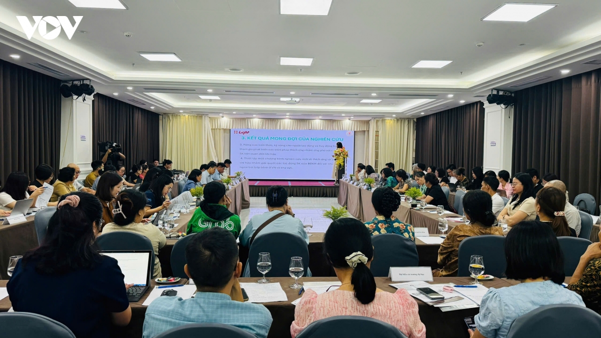 toan-canh-hoi-thao-ve-bien-doi-khi-hau-anh-huong-den-lao-dong-tu-do.jpg