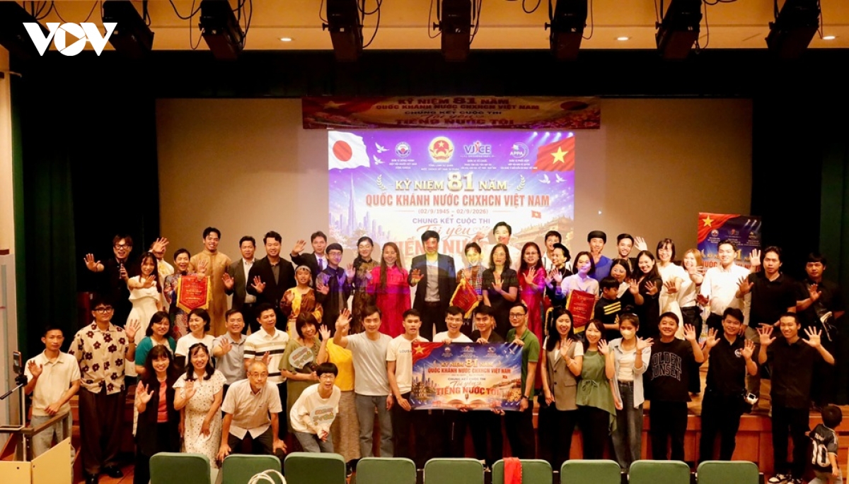 Những người tham gia chụp ảnh lưu niệm. Ảnh: VOV Tokyo