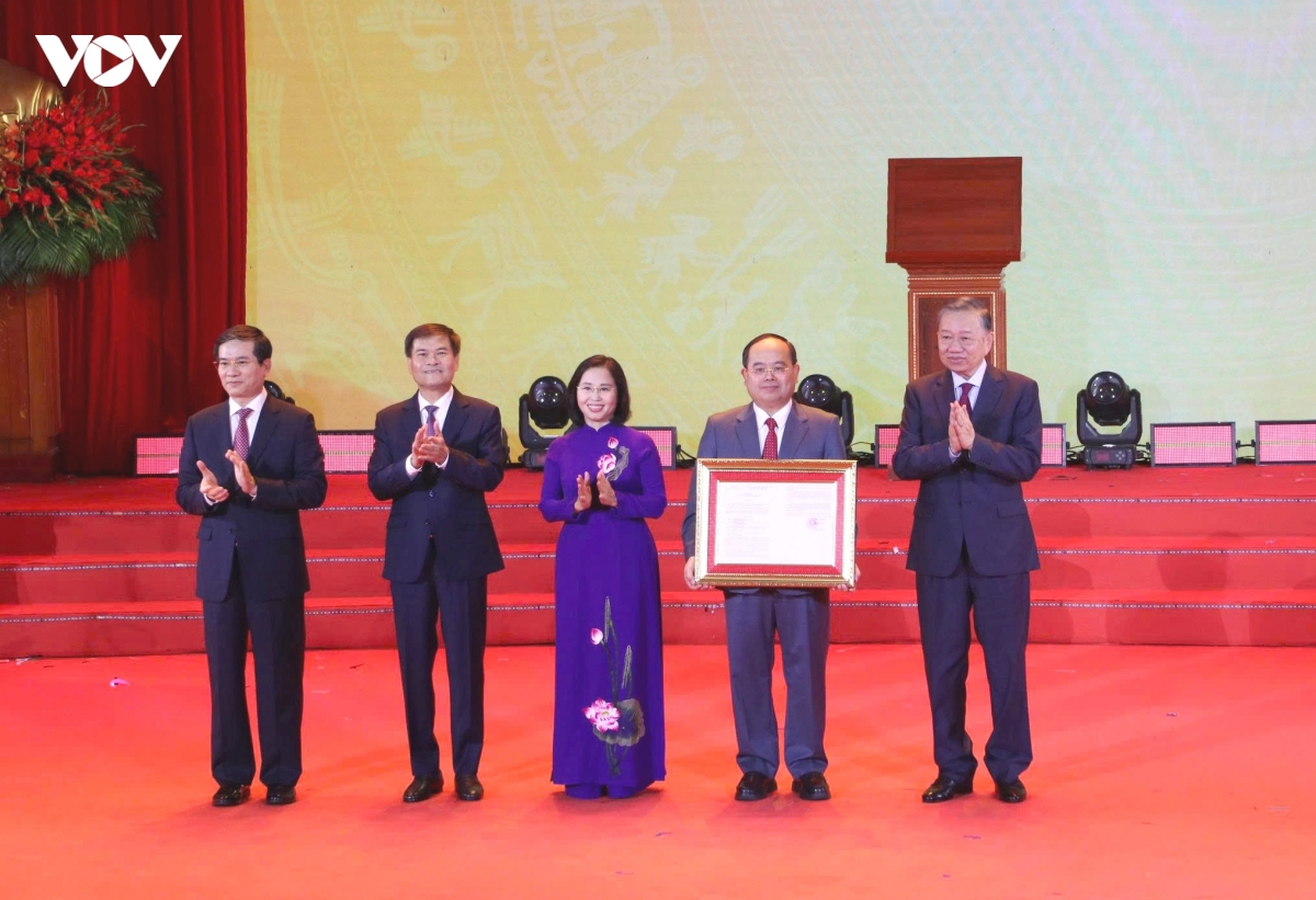 tong-bi-thu-chu-tich-nuoc-to-lam-du-thanh-lap-thanh-pho-quang-ninh-0.jpg