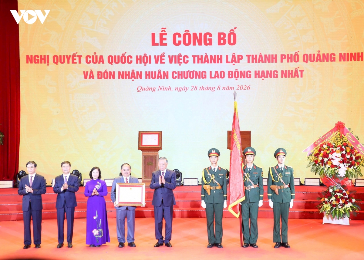 tong-bi-thu-chu-tich-nuoc-to-lam-du-thanh-lap-thanh-pho-quang-ninh-6.jpg