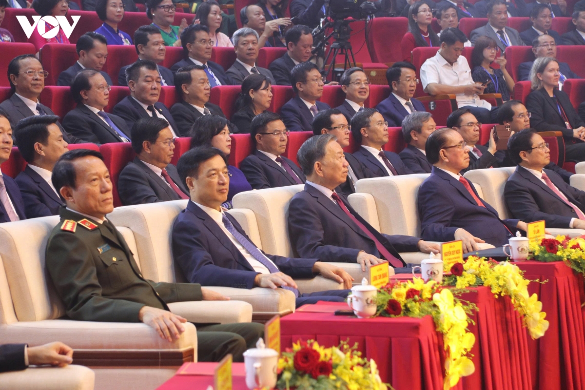 tong-bi-thu-chu-tich-nuoc-to-lam-du-thanh-lap-thanh-pho-quang-ninh-7.jpg