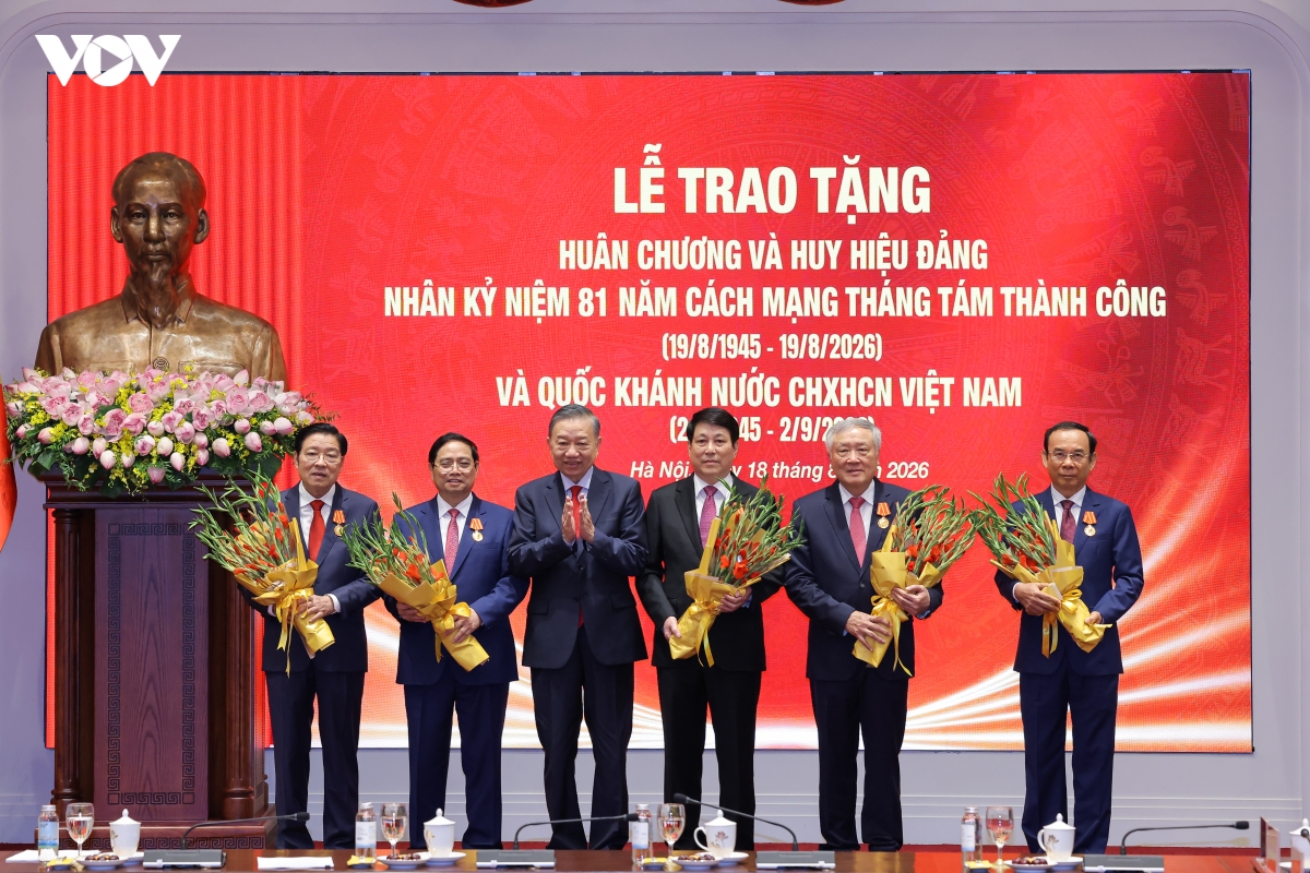tong-bi-thu-chu-tich-nuoc-to-lam-gap-mat-nguyen-lanh-dao-2-1.jpg